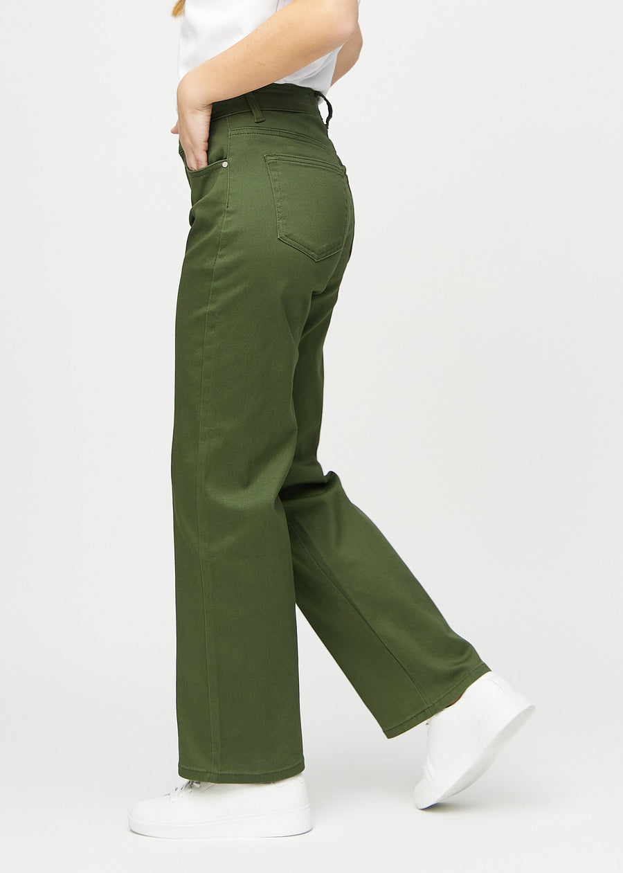 Loose jeans för kvinnor i mörkgrön, färgen Renewals. Från sidan på en modell, med synlig lös passform.