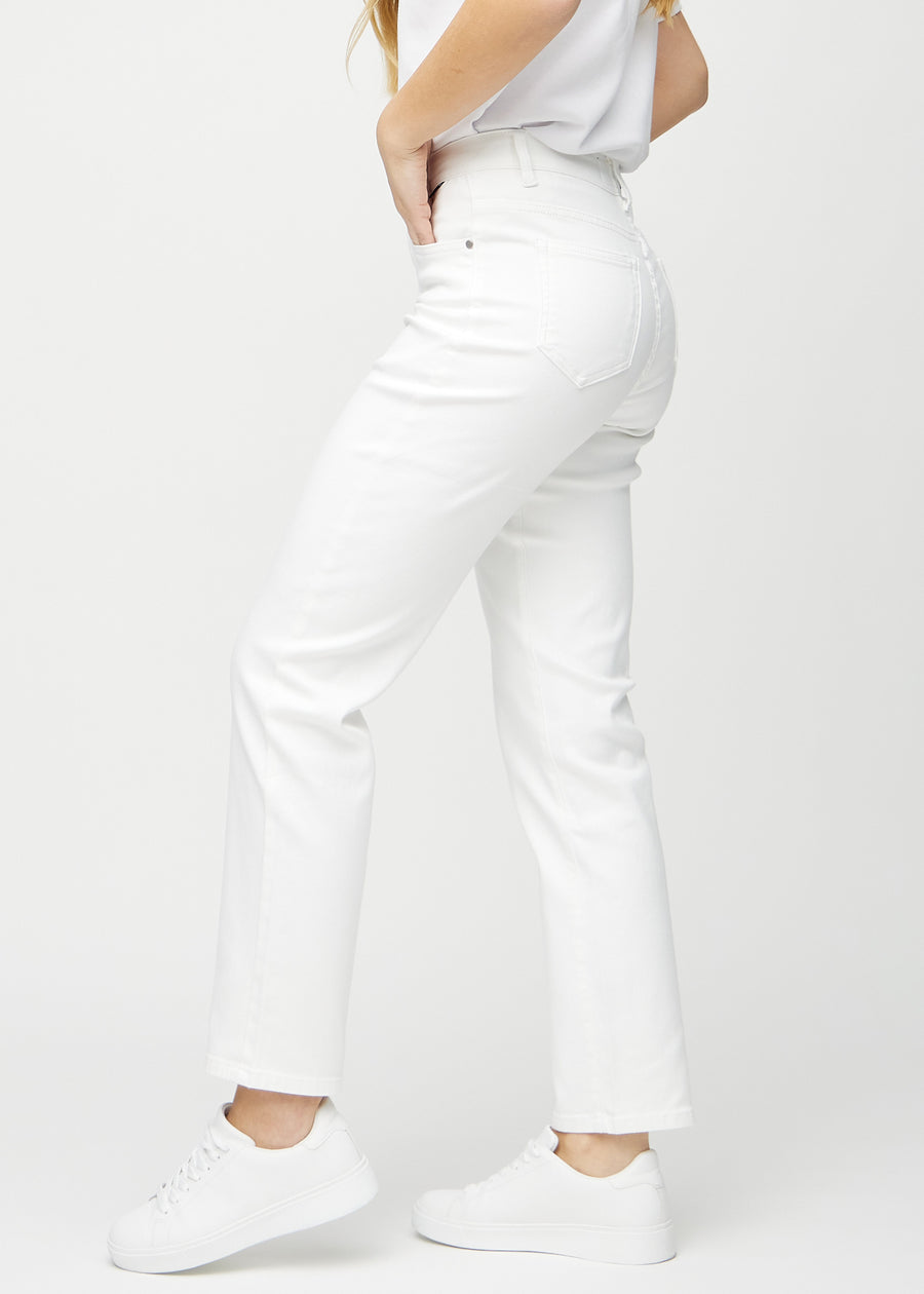 Regularjeans för kvinnor i vit, färgen Marguerites. Från sidan på en modell.