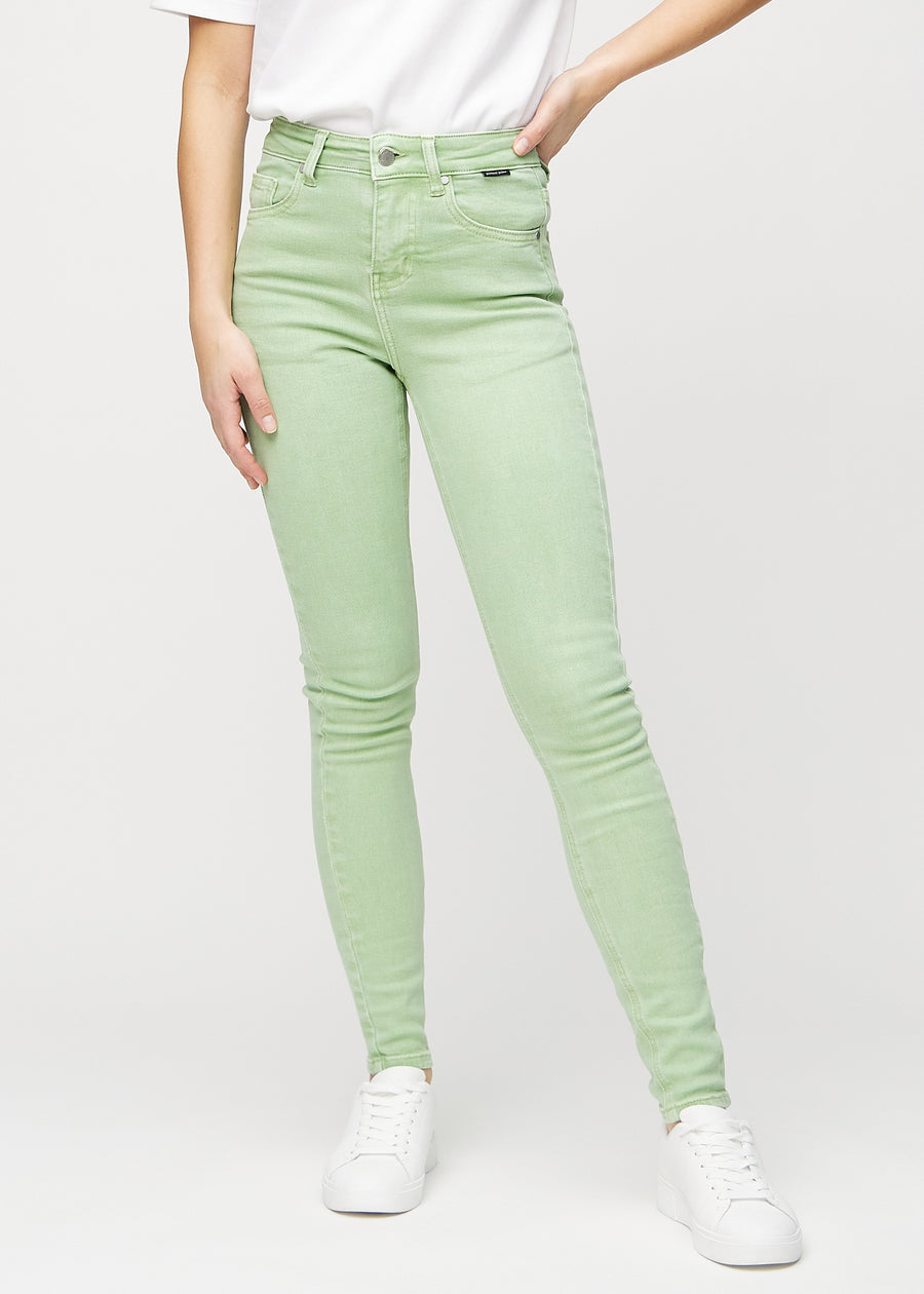 Ljusgröna skinny jeans, modellnamn Mints, som sitter tajt längs benet, sedd framifrån.