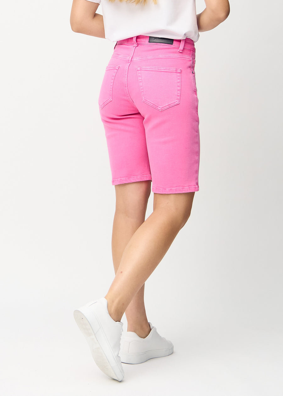 Ljusrosa regular middle shorts sedda bakifrån, så att man kan se hela produkten.