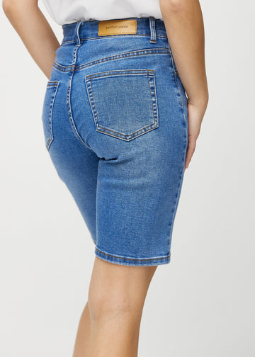 Denim regular middle shorts sedda bakifrån, så att man kan se hela produkten.