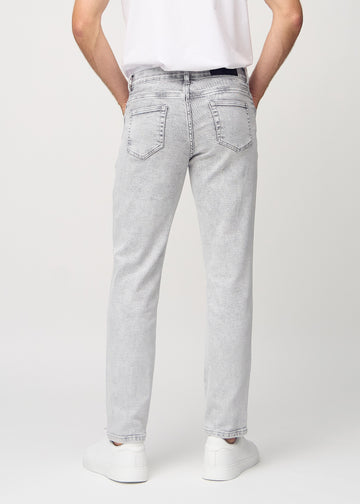 Ljusgrå denim regular jeans sedd bakifrån, så att man kan se hela produkten.