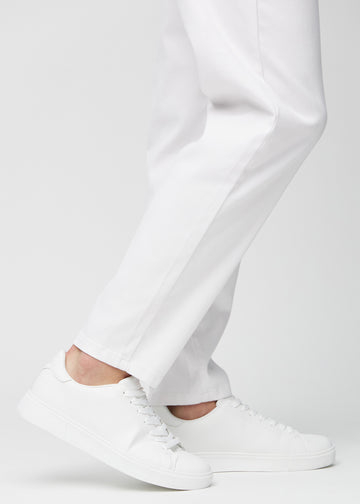 Anklarna på en modell, så att man kan se hur löst jeansen sitter.
