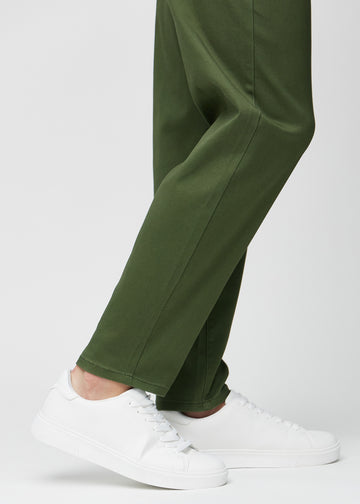 Anklarna på en modell, så att man kan se hur löst jeansen sitter.