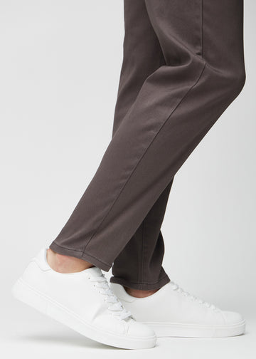 Anklarna på en modell, så att man kan se hur löst jeansen sitter.