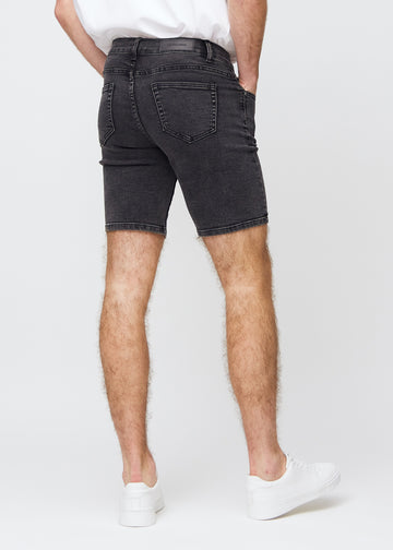Mørkegrå denim middle-slim shorts set bagfra, så man kan se hele produktet.