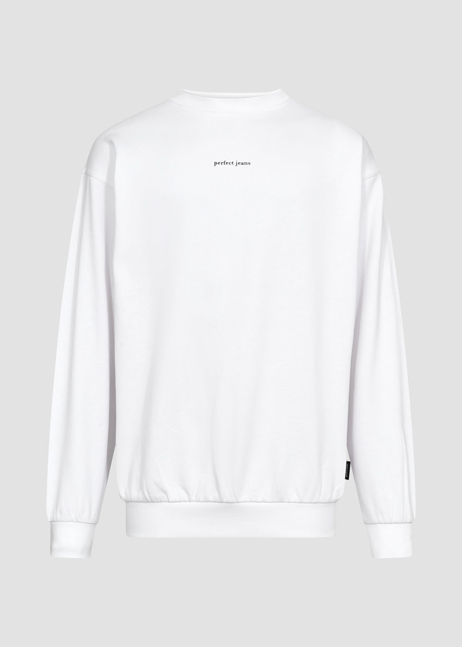 Hvid unisex sweatshirt fra Perfect Jeans, med sort logo midt på brystet, set forfra.